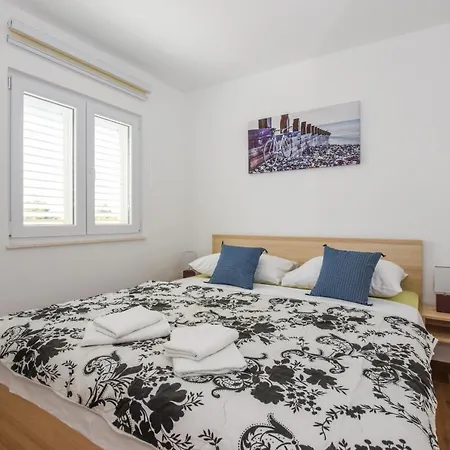 With A Parking Space Mandre, Pag - 18273 Apartman Kolan